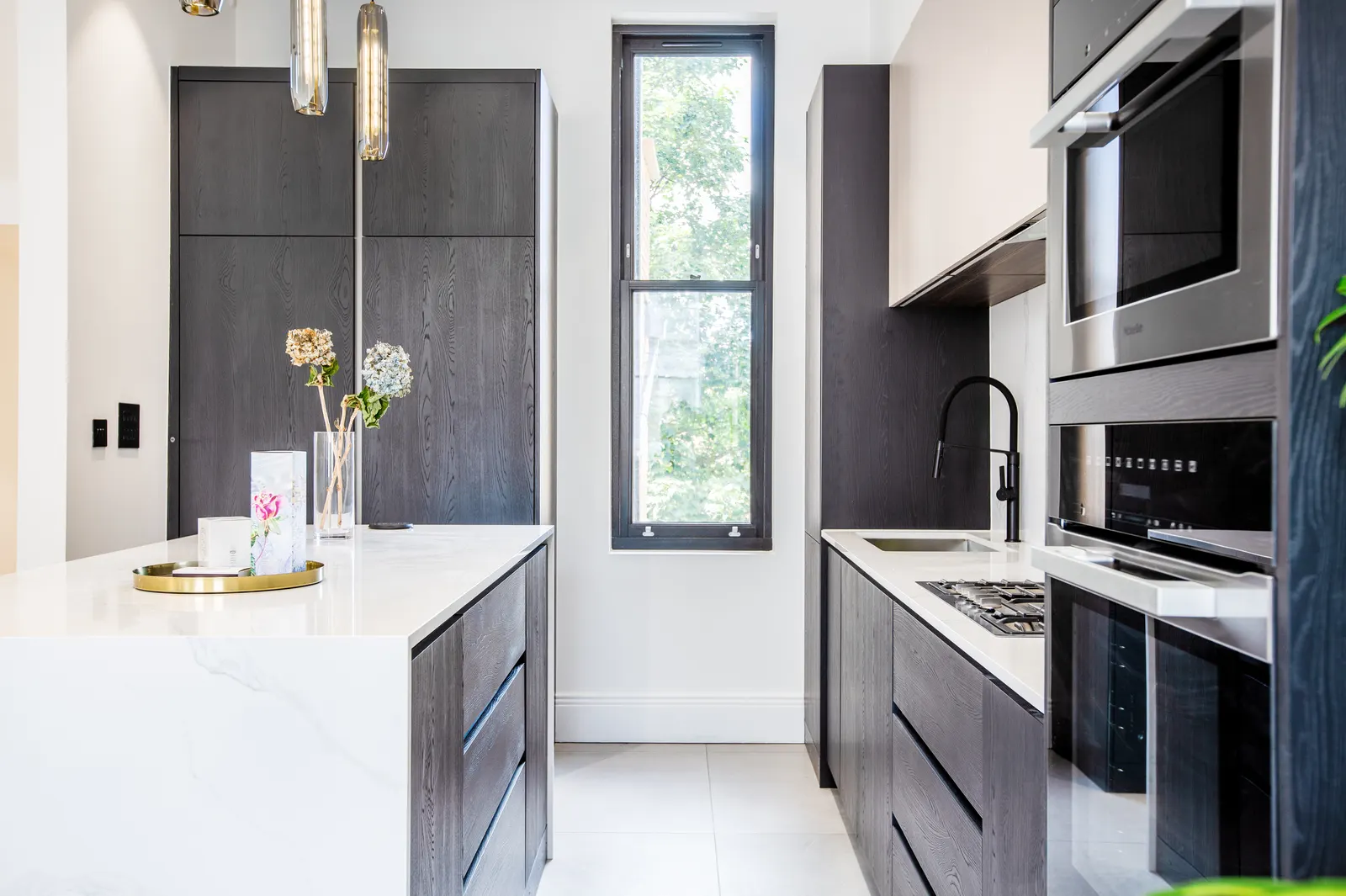 Kitchen tall units in matte finish