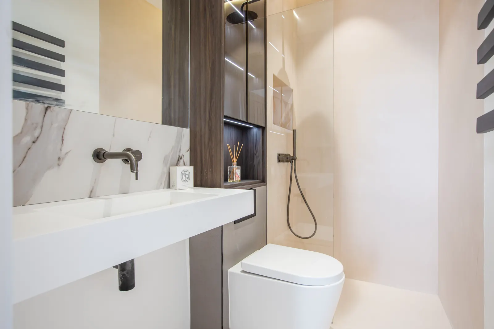 Shower room in grey stone finish